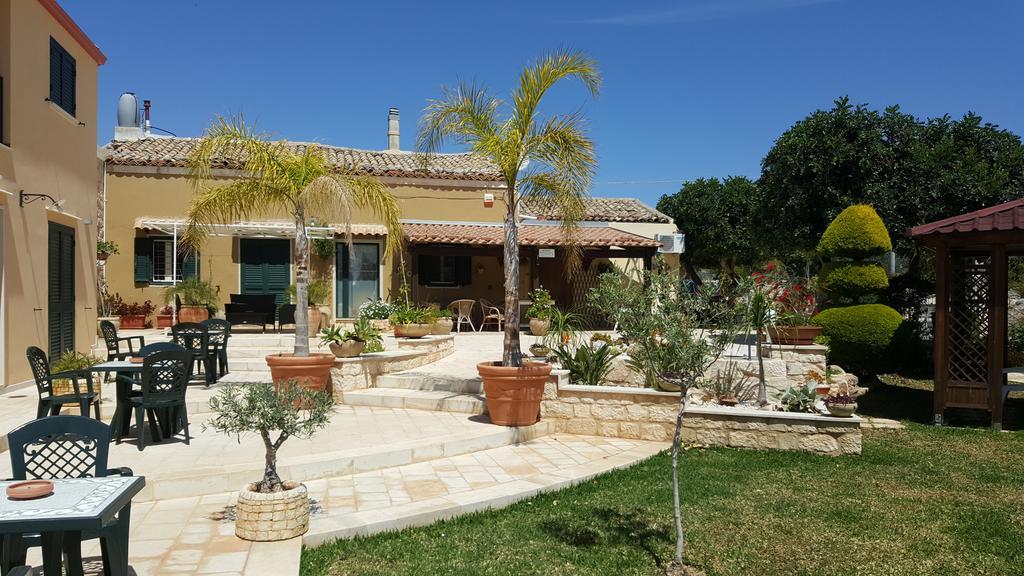 Alla Corte Di Nonna Maria Villa Pozzallo Eksteriør billede