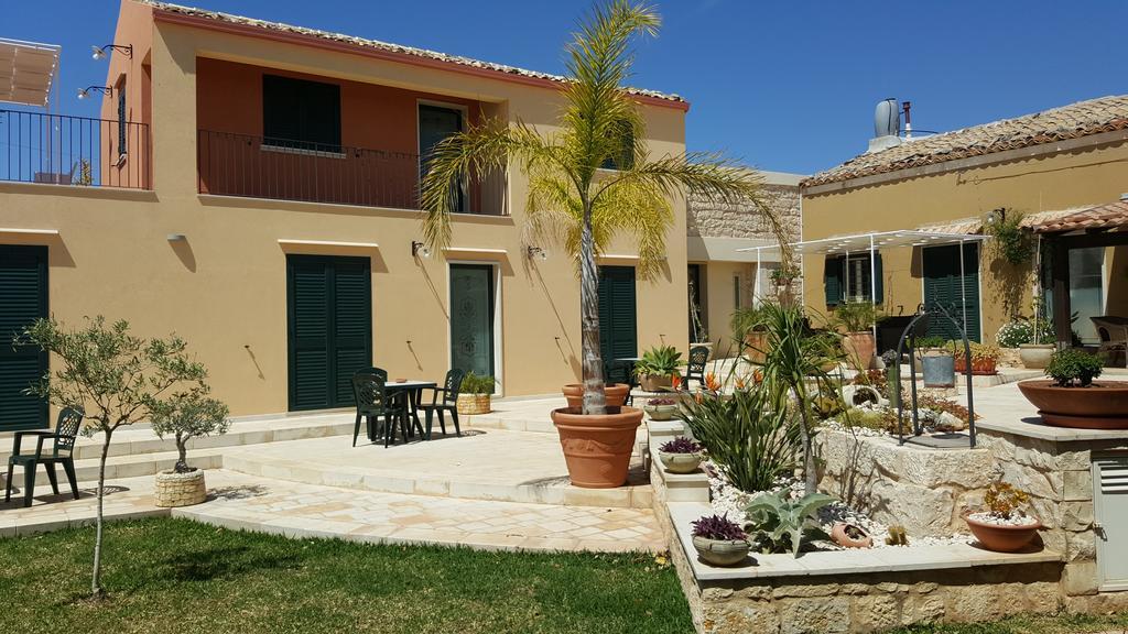 Alla Corte Di Nonna Maria Villa Pozzallo Eksteriør billede