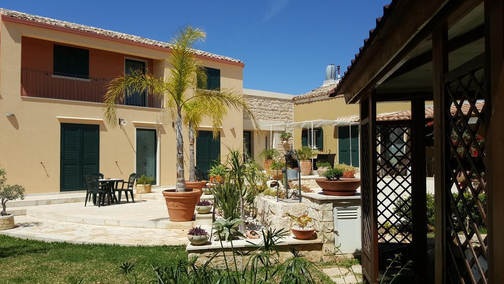 Alla Corte Di Nonna Maria Villa Pozzallo Eksteriør billede