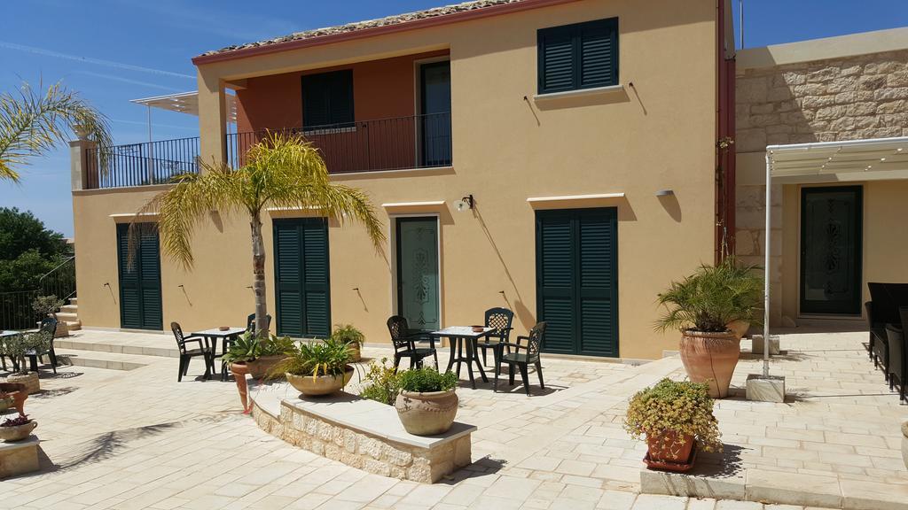 Alla Corte Di Nonna Maria Villa Pozzallo Eksteriør billede