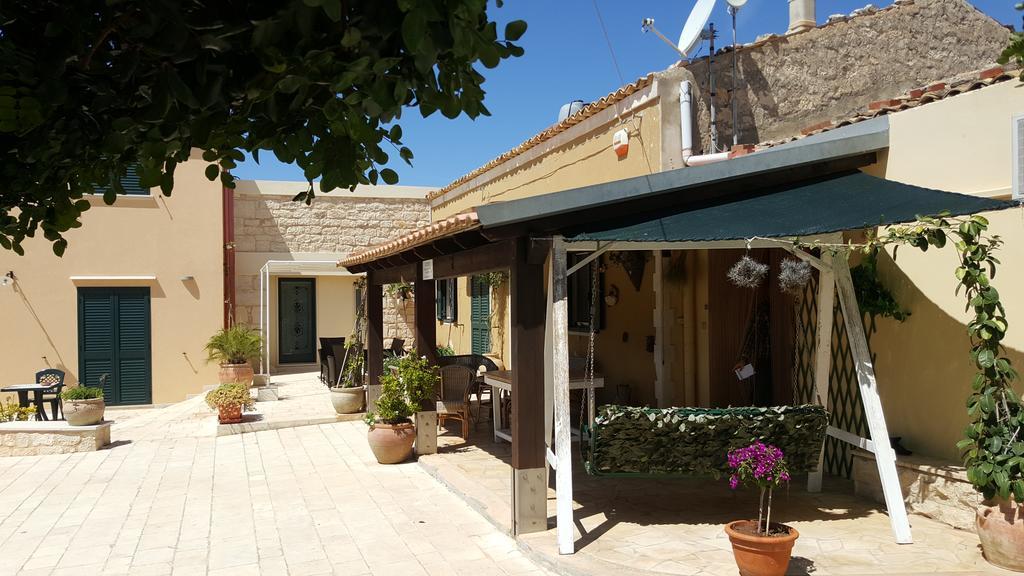 Alla Corte Di Nonna Maria Villa Pozzallo Eksteriør billede