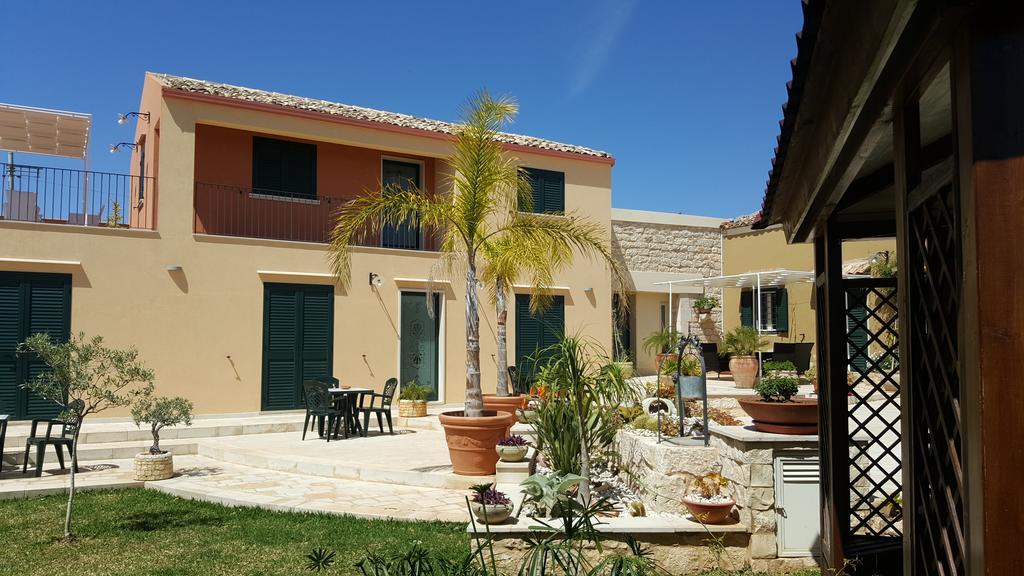 Alla Corte Di Nonna Maria Villa Pozzallo Eksteriør billede